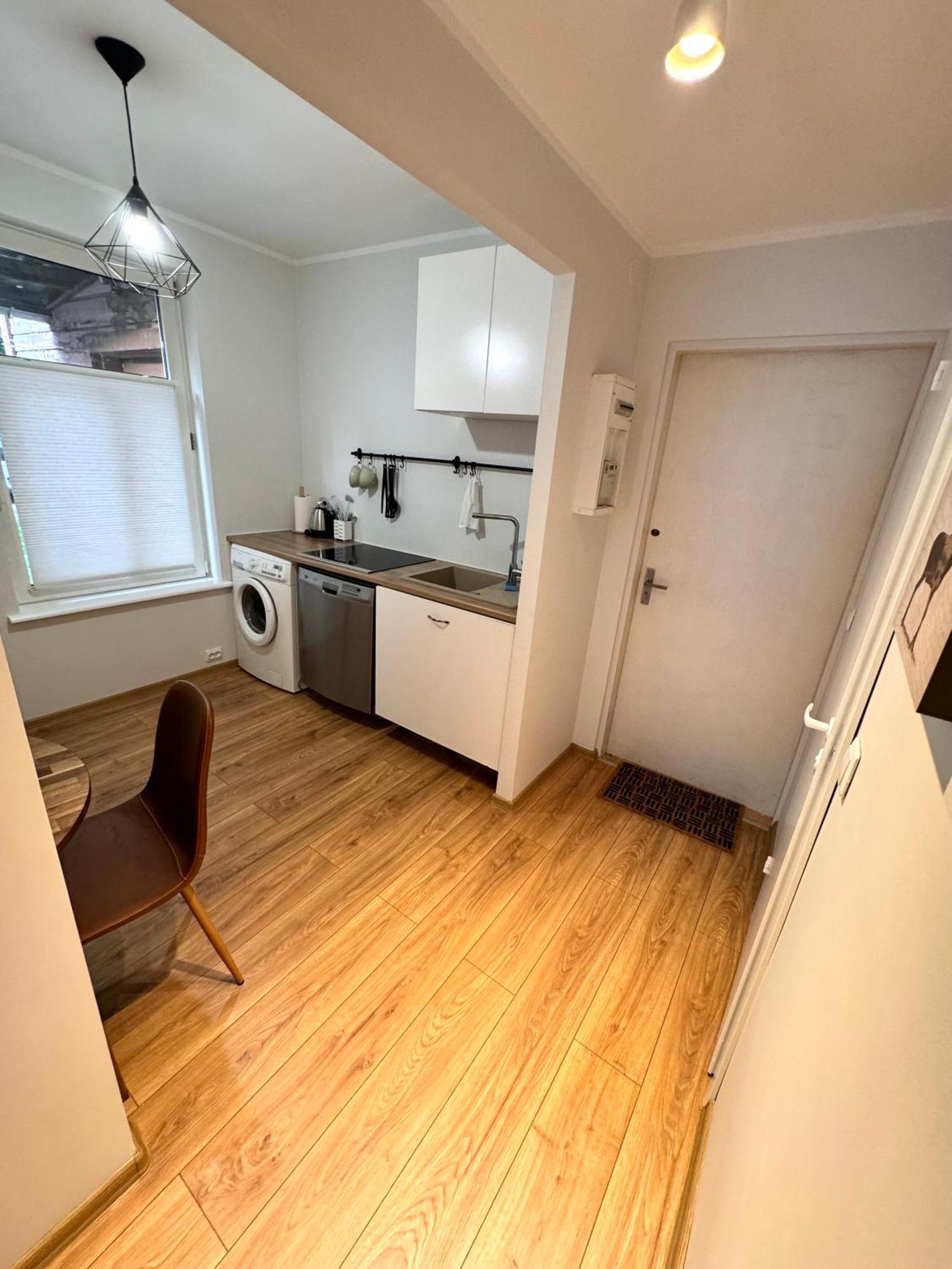 Downtown 1br With Parking Apartment *